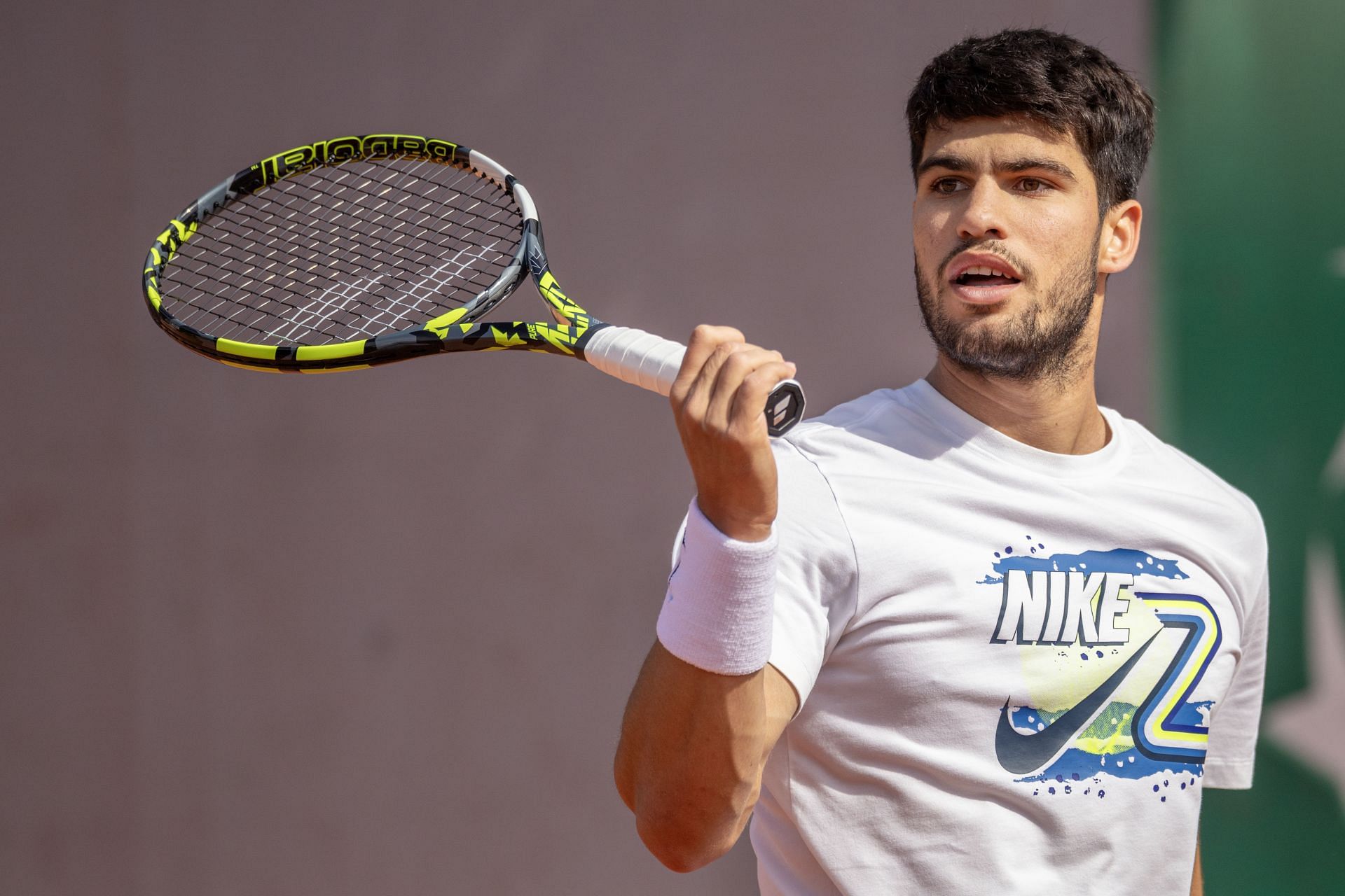 Carlos Alcaraz during a practice session at Roland Garros ahead of the 2025 French Open (Source: Getty)
